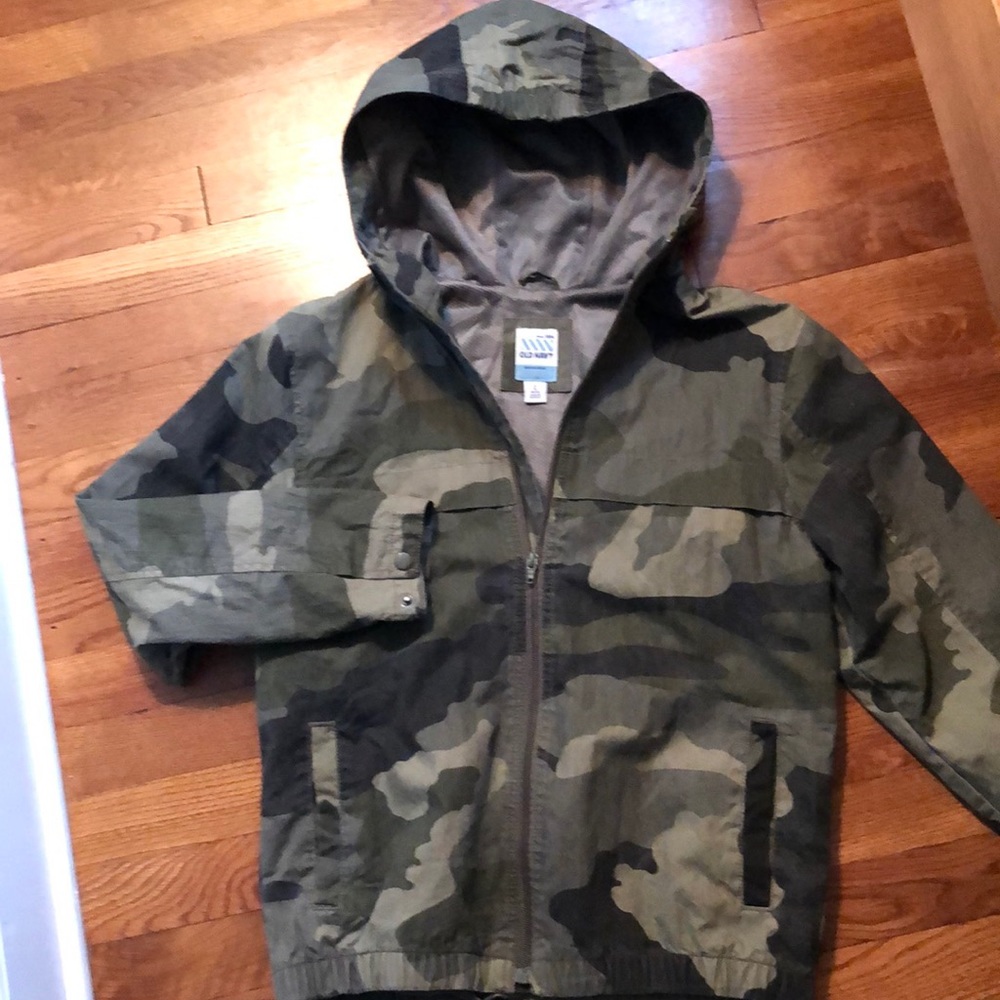 Unisex Old navy camo rain wind breaker like new